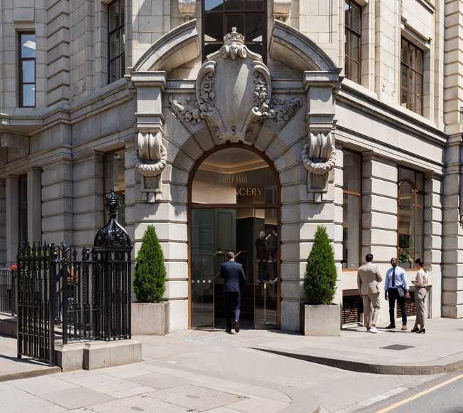 357 5 chancery lane entrance Crop